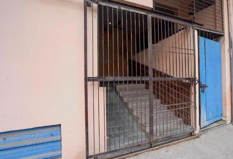 ホテル Oyo Shitala