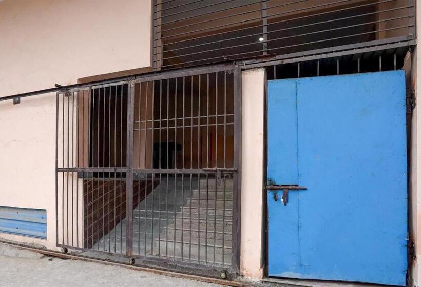 ホテル Oyo Shitala