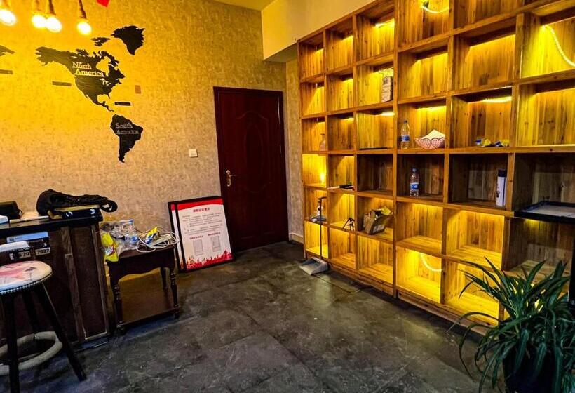 Little White House Homestay   Tianmen Mountain Scenic Area