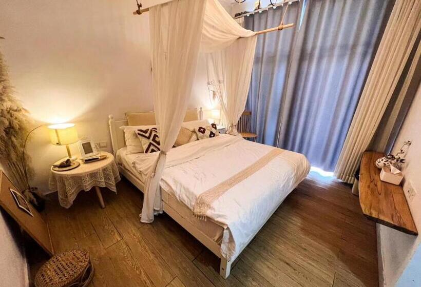 Little White House Homestay   Tianmen Mountain Scenic Area