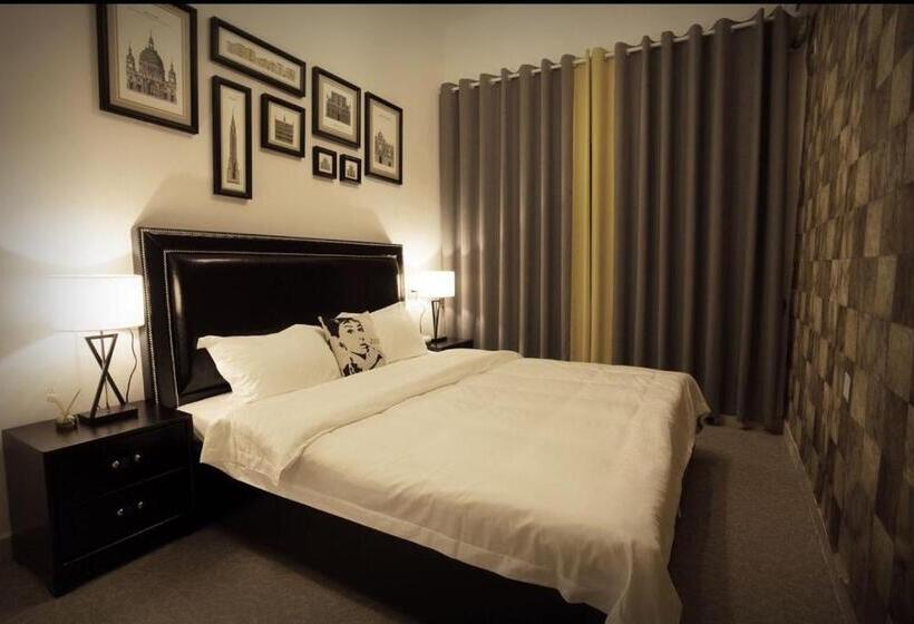 Little White House Homestay   Tianmen Mountain Scenic Area