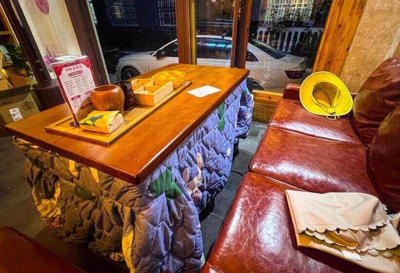 Little White House Homestay   Tianmen Mountain Scenic Area