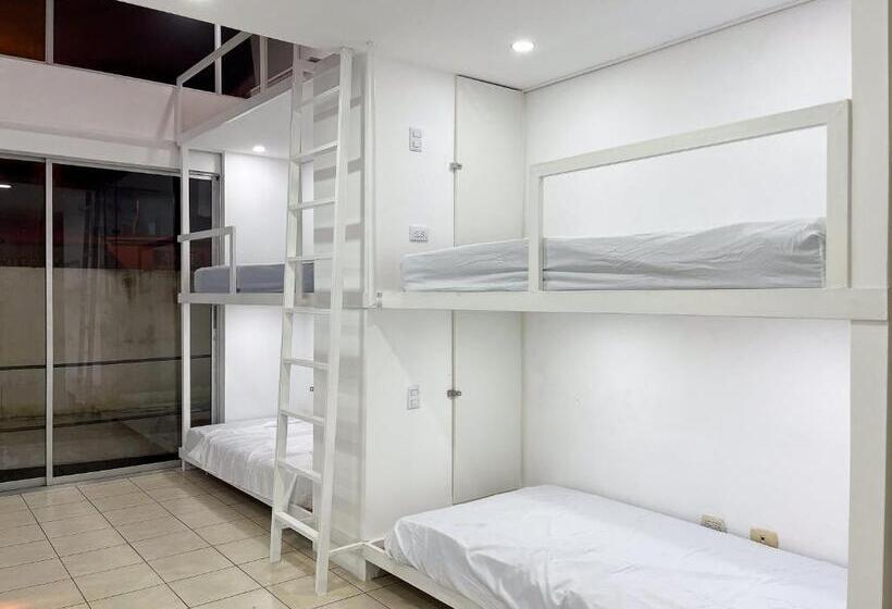 پانسیون Sjo Oasis Hostel