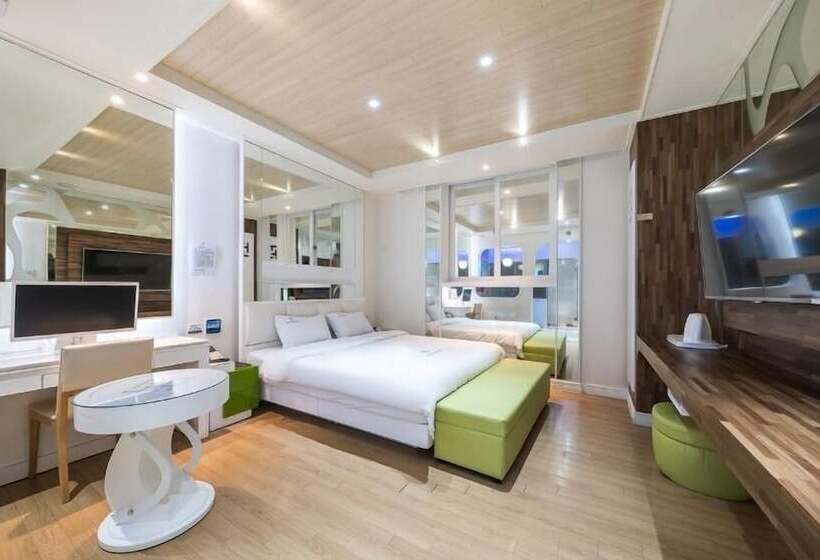 Zara Hotel Peace Square