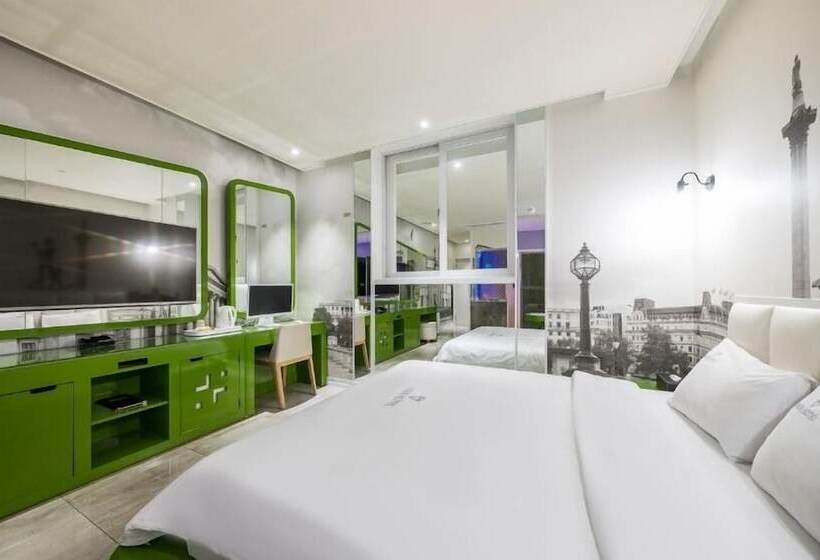 Zara Hotel Peace Square