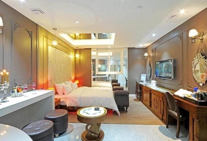 Zara Hotel Peace Square