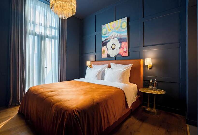 Zorba&bond Hotel On The 8th