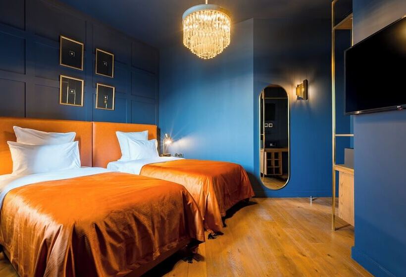 Zorba&bond Hotel On The 8th