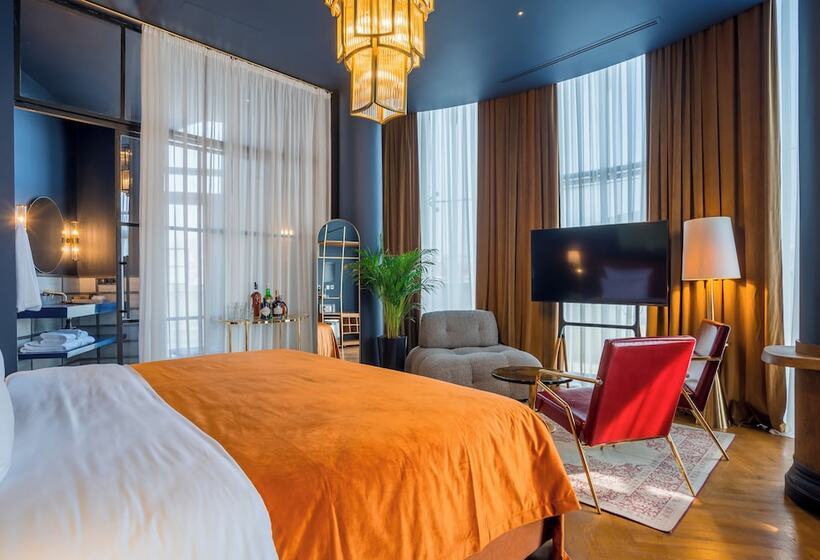 Zorba&bond Hotel On The 8th