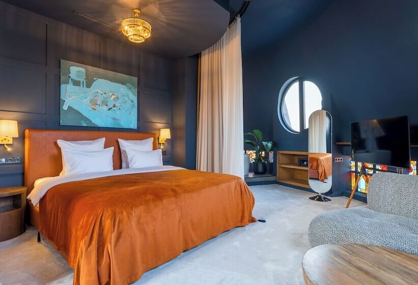 Zorba&bond Hotel On The 8th