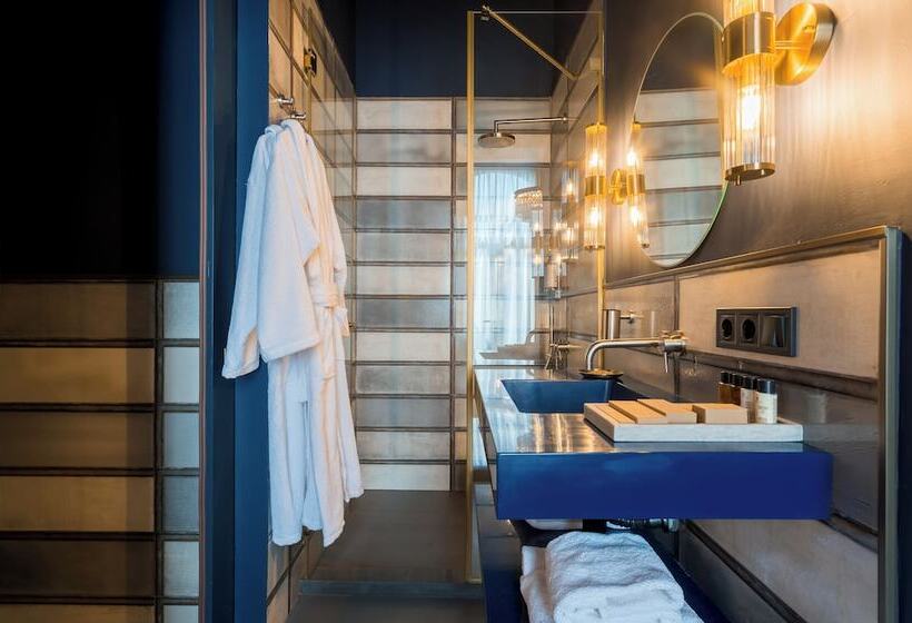 Zorba&bond Hotel On The 8th