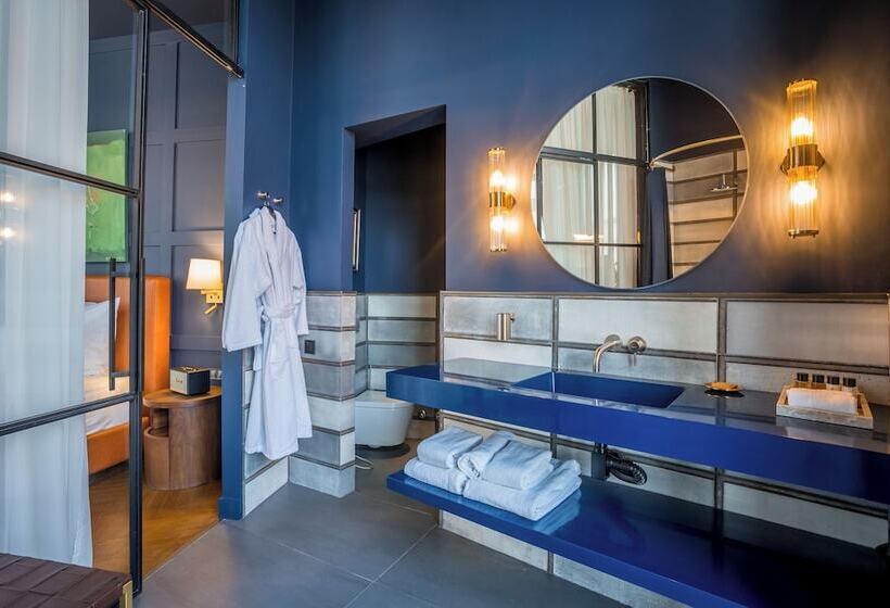 Zorba&bond Hotel On The 8th