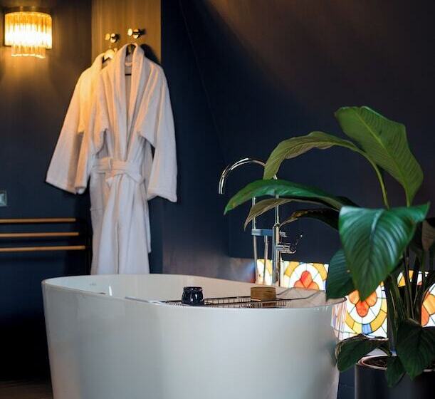 Zorba&bond Hotel On The 8th