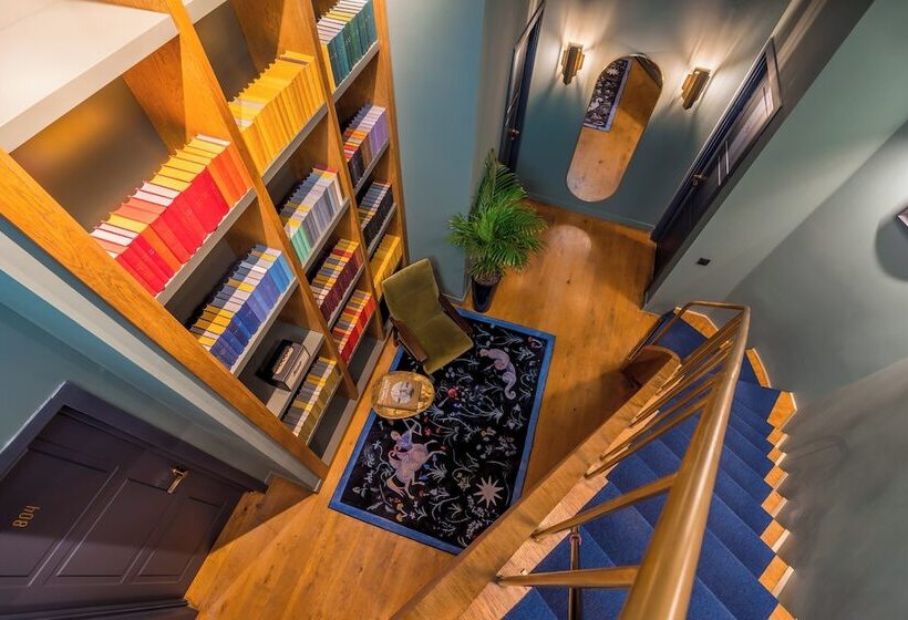 Zorba&bond Hotel On The 8th