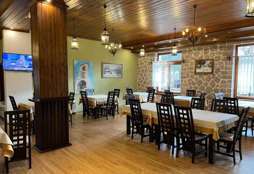 ホテル Bacelli Voskopoje