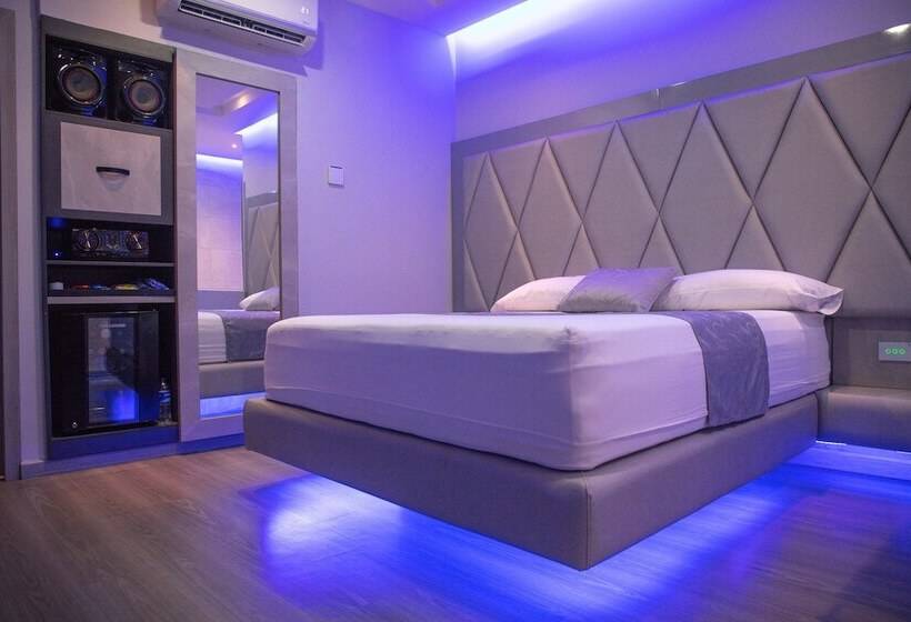 هتل Byhours Circunvalar   Adults Only