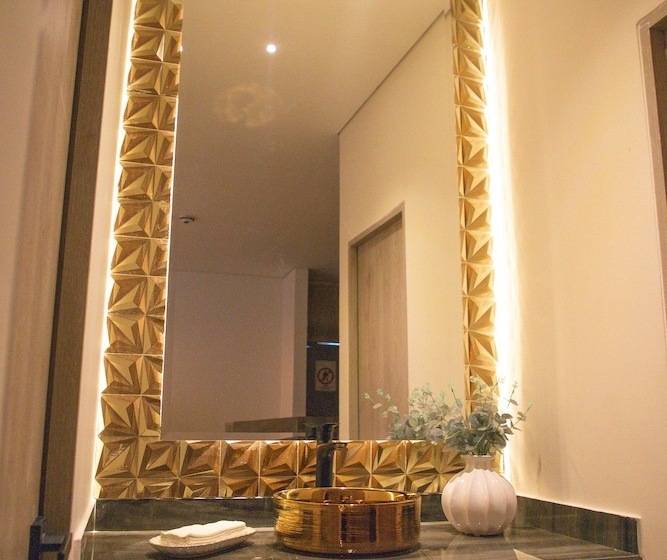 هتل Byhours Circunvalar   Adults Only