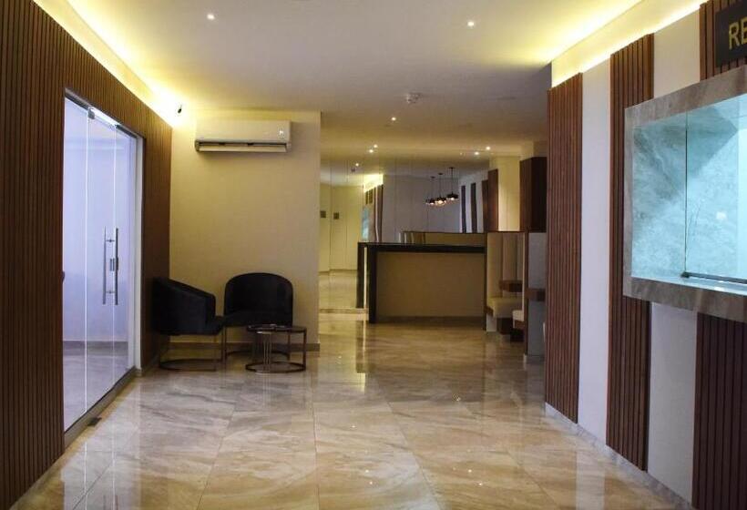 هتل Byhours Circunvalar   Adults Only