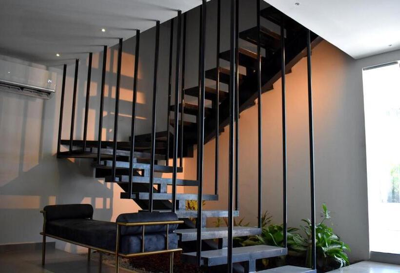 هتل Byhours Circunvalar   Adults Only