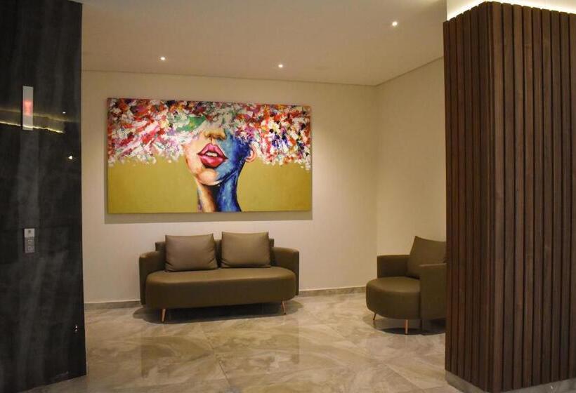 هتل Byhours Circunvalar   Adults Only