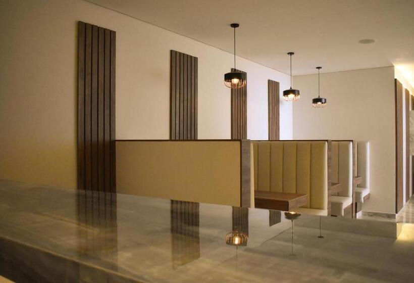 هتل Byhours Circunvalar   Adults Only