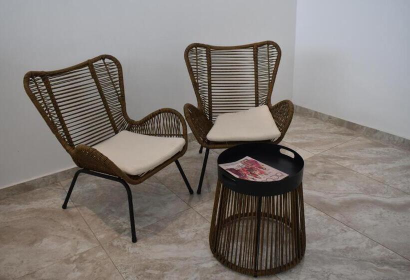 هتل Byhours Circunvalar   Adults Only