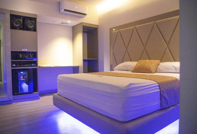 هتل Byhours Circunvalar   Adults Only