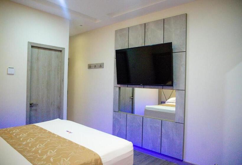 هتل Byhours Circunvalar   Adults Only