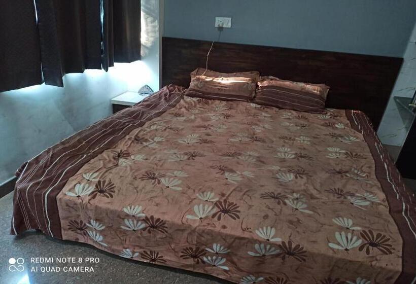 فندق Oyo Shree Ganpati Cafe & Restaurant