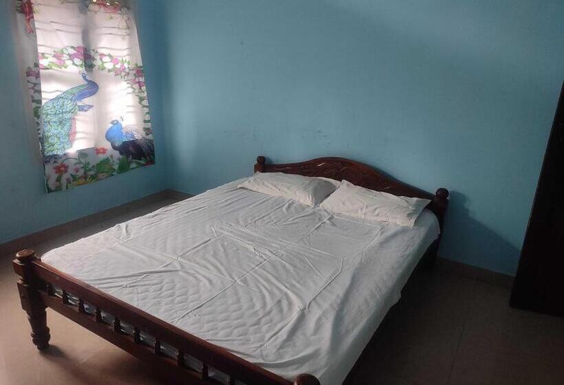 호텔 Spot On Neela Tourist Home