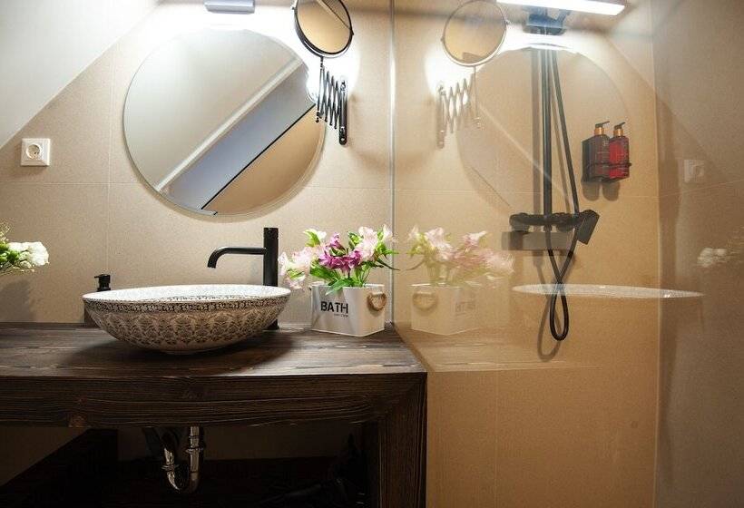 בית מלון כפרי Timian Chalet