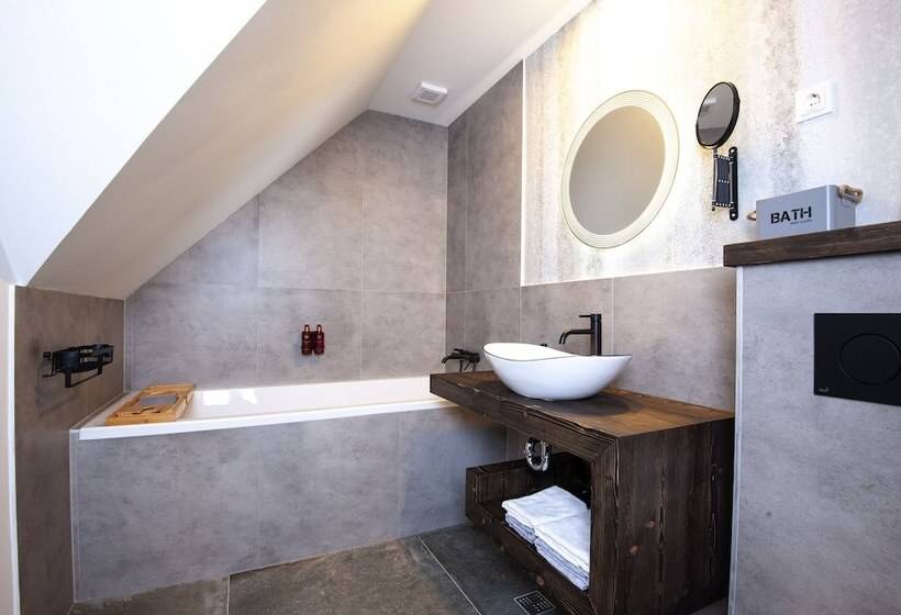 בית מלון כפרי Timian Chalet