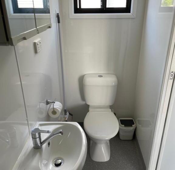 מוטל Premier Caravan Park