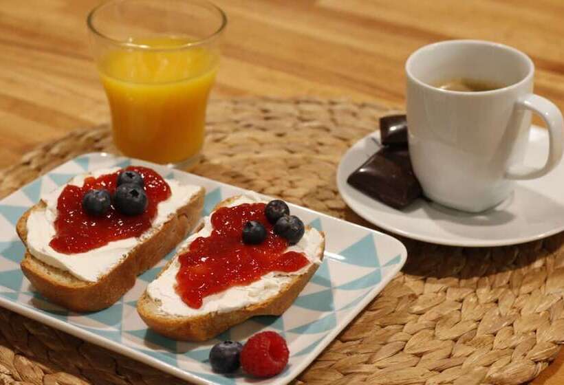 پانسیون Hostal Entreolivos