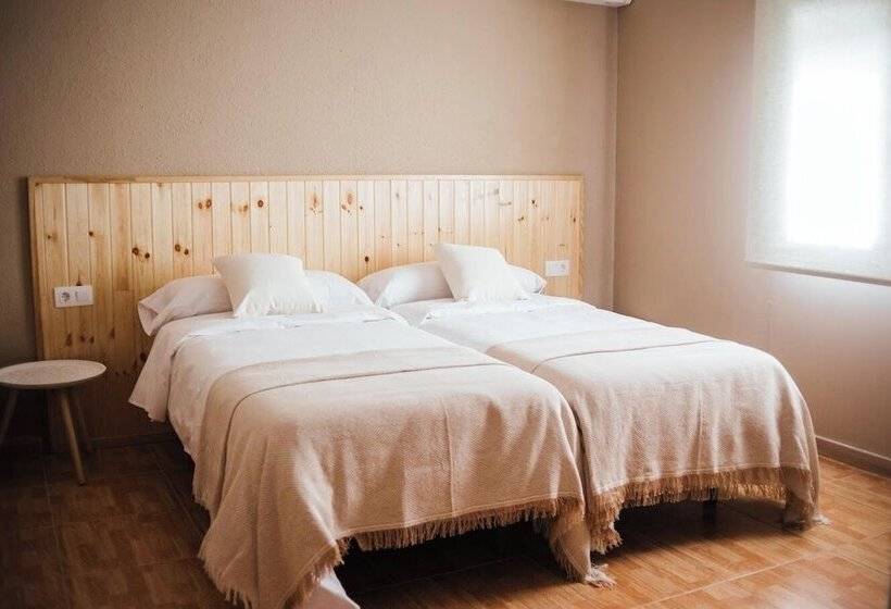 پانسیون Hostal Entreolivos