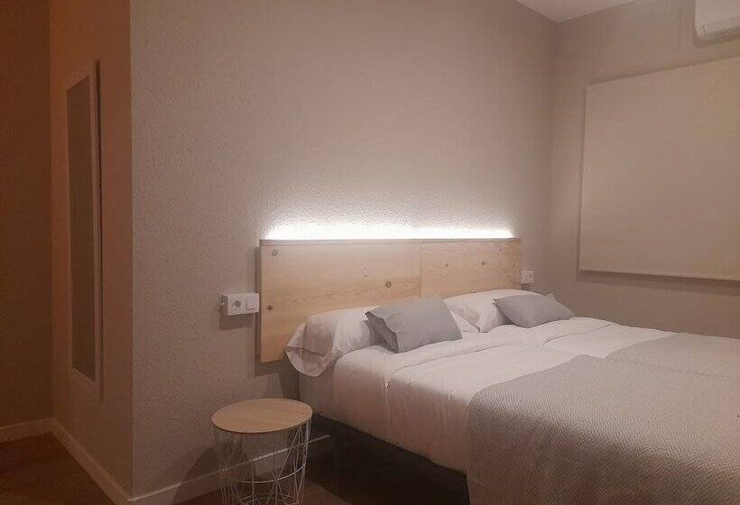 پانسیون Hostal Entreolivos