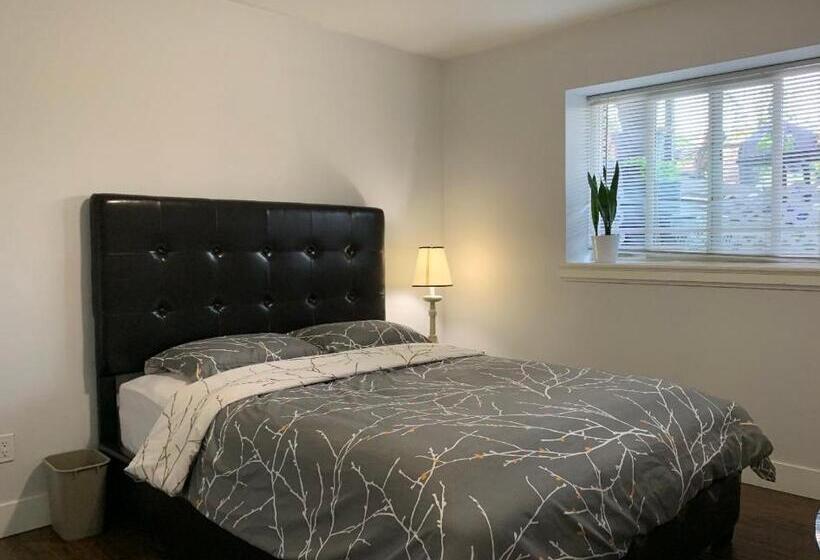 ペンション Spacious Burnaby Guest Home