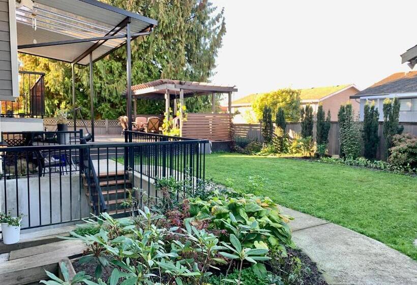 ペンション Spacious Burnaby Guest Home