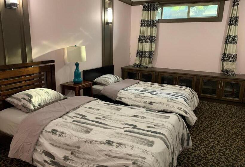 ペンション Spacious Burnaby Guest Home