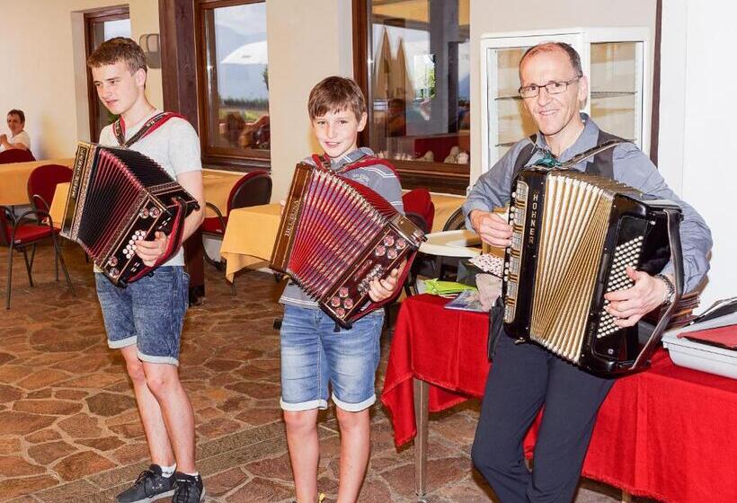 هتل Tiroler Kreuz