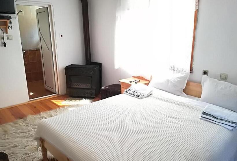 بنسيون Guest House Rosenovi