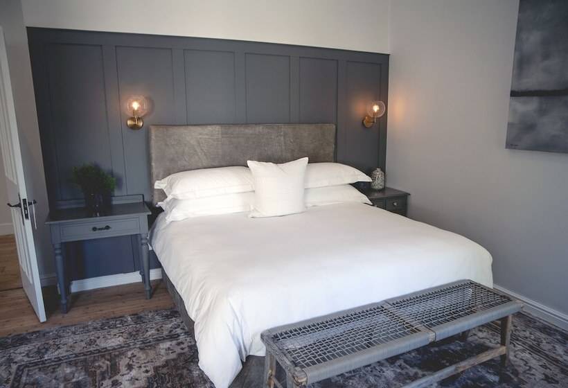 The Grand Hotel Robertson