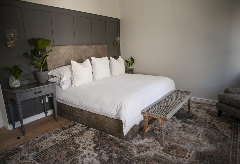 The Grand Hotel Robertson