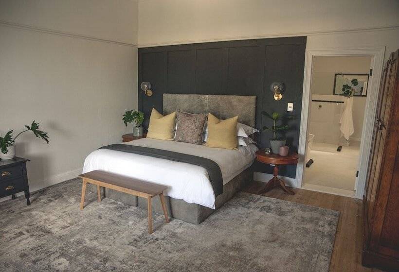 The Grand Hotel Robertson