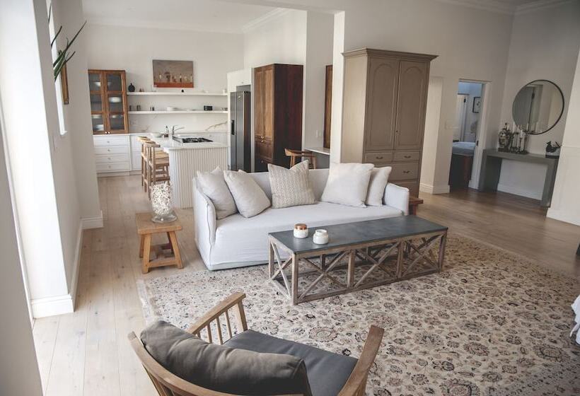 The Grand Hotel Robertson