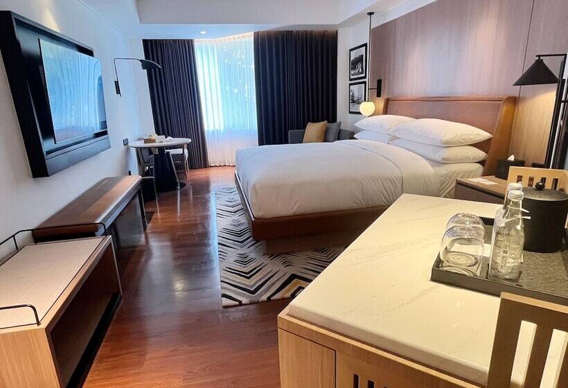 Отель Sheraton Jakarta Soekarno Hatta Airport