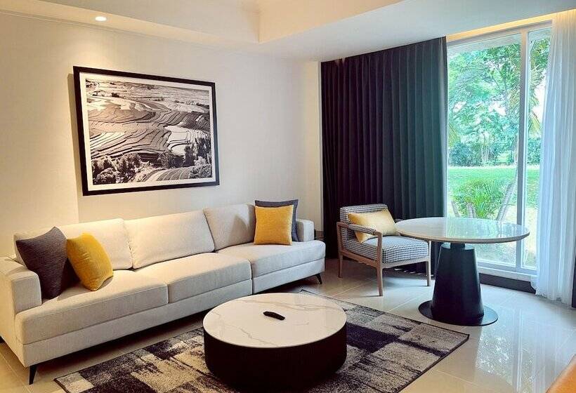 Отель Sheraton Jakarta Soekarno Hatta Airport