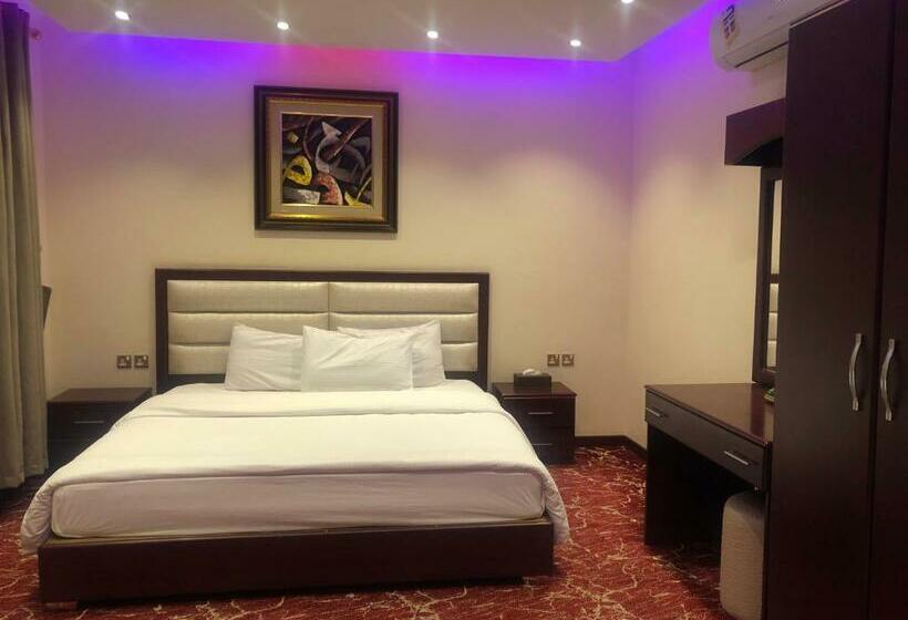 Al Bustan Crown Hotel 1