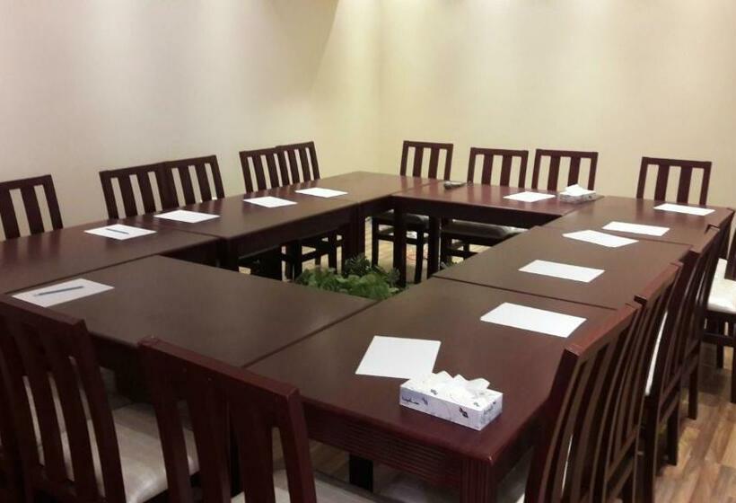 Al Bustan Crown Hotel 1