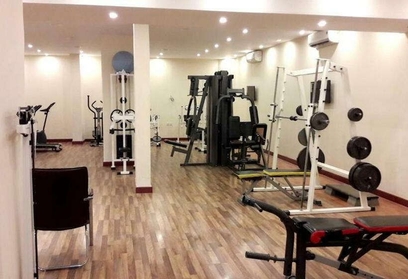 Al Bustan Crown Hotel 1